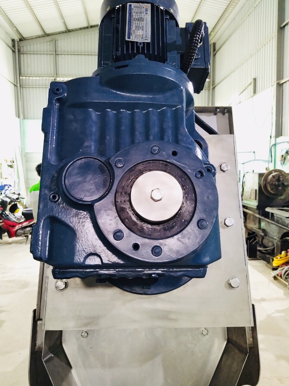 Synchronous Motor - Working, Applications & Advantages